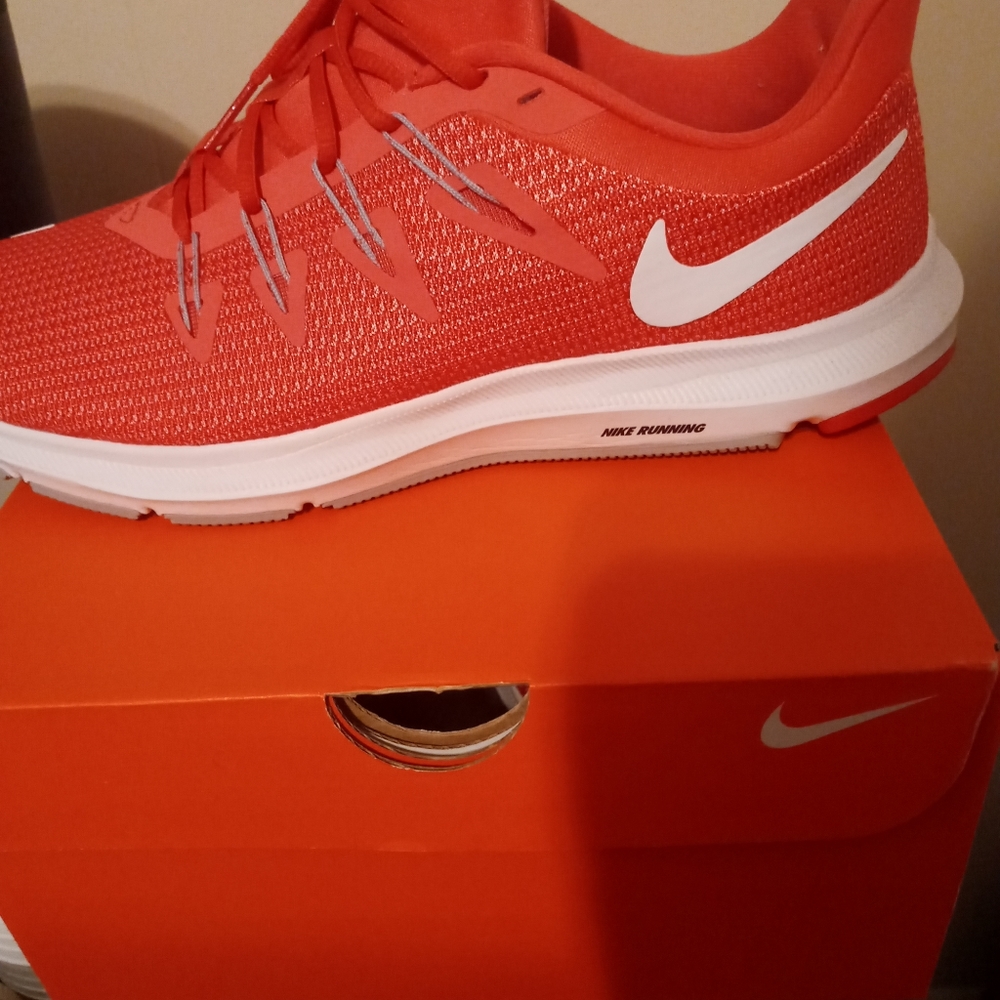 Women Coral and white Nike size10